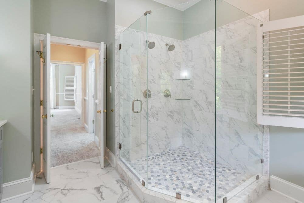 remodeling bathroom ideas for small bathrooms: frameless shower door