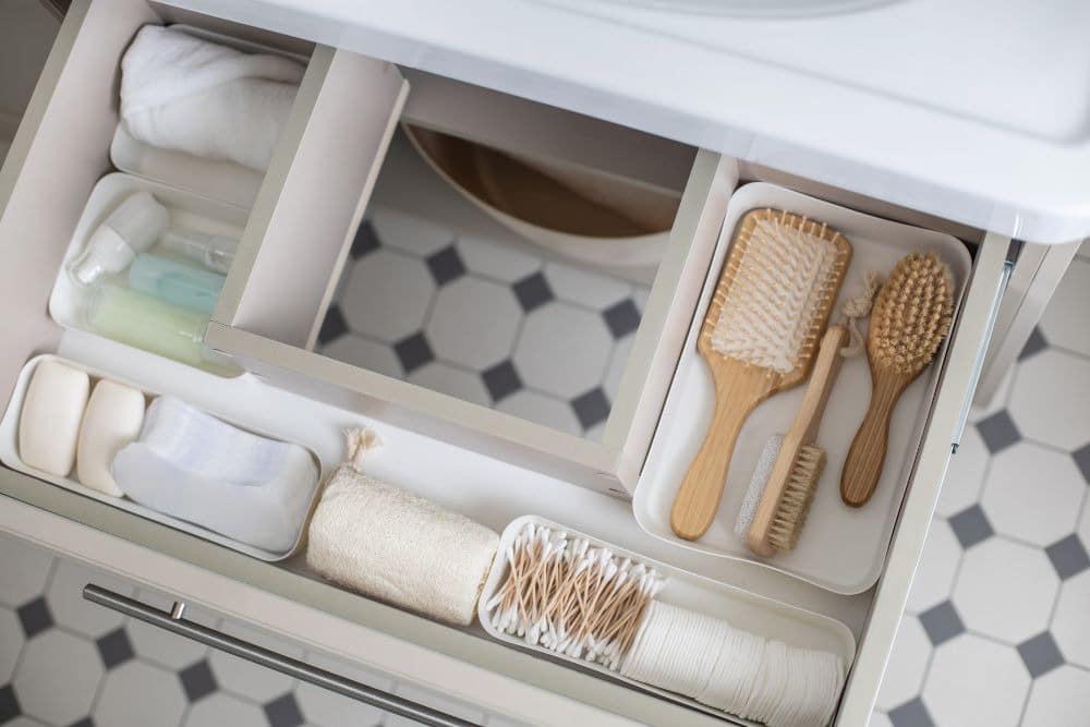 u-shaped drawer with bathroom items