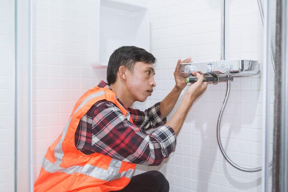 a professional bathroom contractor - licensed vs unlicensed bathroom contractors