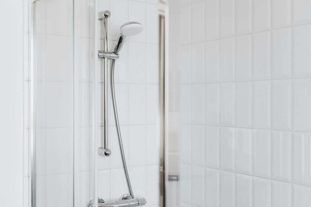 subway tiles, one of the best tile options for seattle bathroom walls.