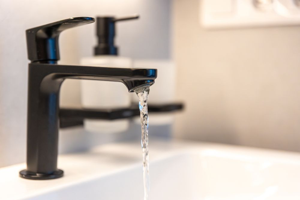 aerated watersense-certified faucet, one of the best water-saving fixtures for seattle bathroom remodels